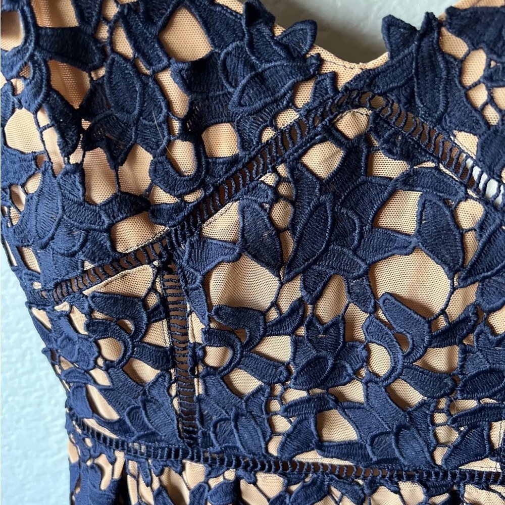 Few Moda New York Lace Dress Size S - Picture 3 of 4